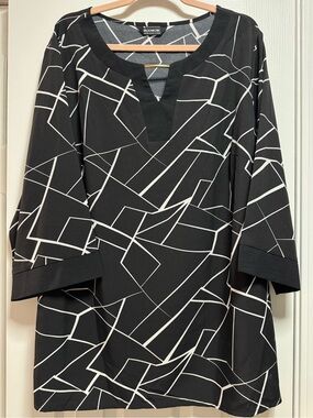 BloomChic Black & White Geometric Tunic